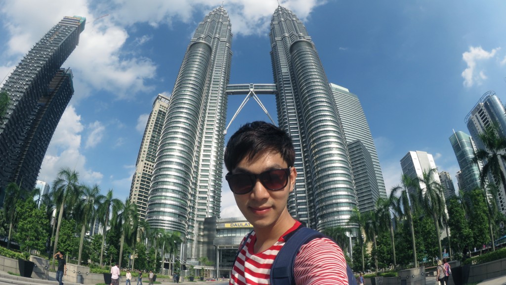 KTM Railway (Selamat Datang Station), KL Sentral, Masjid Jamek (Jamek Mosque) มัสยิดจาเม็ก, Merdeka Square จัตุรัสเมอร์เดก้า, Kuala Lumpur Tower , Petronas Twin Tower (Night) ตึกแฝดเปโตรนาส, Pavilion Shopping Mall, Aquaria KLAA ,  Petronas Twin Tower (Day) ตึกแฝดเปโตรนาส, Islamic Arts Museum Malaysia พิพิธภัณฑ์ศิลปะอิสลาม, National Mosgue (Masjid Negara) มัสยิดแห่งชาติมาเลเชีย ,Central Market, Malay cultural dances ,Kuala Lumpur China Town , Chinese food in Kuala Lumpur China Town  ,KLIA Express, Kuala Lumpur International Airport 2 (KLIA2), กัวลาลัมเปอร์, มาเลเซีย, ท่องเที่ยว, รีวิว, บล็อกเกอร์ท่องเที่ยว, บล็อกเกอร์ผู้ชาย, พันทิป, pantip, travel, travel blogger, vlog