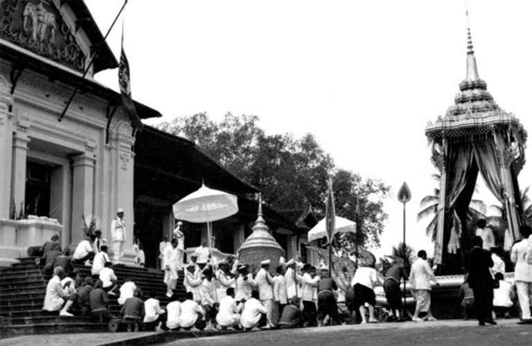 funeral ceremony laos king 14